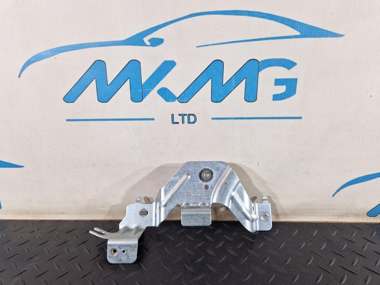 11-19 MERCEDES BENZ ML W166 CARGO COVER FRONT BRACKET GENUINE A1668600914