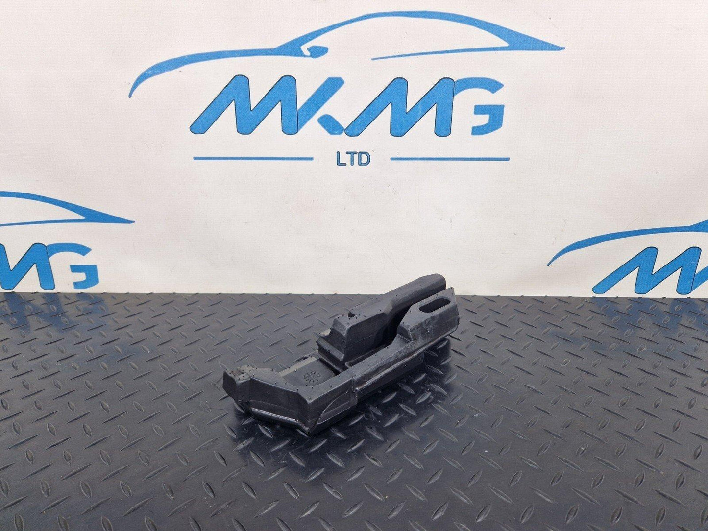 2018-ON MERCEDES SPRINTER W907 UPPER LEFT RADIATOR COVER MOUNT A9075050800