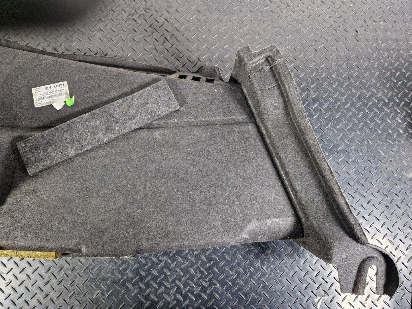 12-18 AUDI A6 C7 REAR RIGHT SIDE BOOT PANEL COVER 4G5863888D 4G5863992D