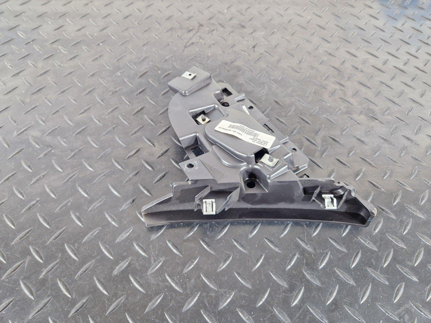 14-19 LAND ROVER L550 DISCOVERY SPORT LEFT DASH TRIM BRACKET FK72-043C27-BAW