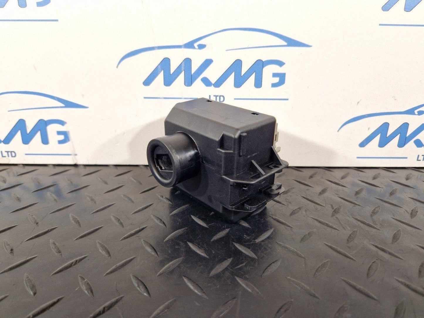 14-19 MERCEDES GLA X156 IGNITION SWITCH LOCK CONTROL UNIT MODULE A2469055003