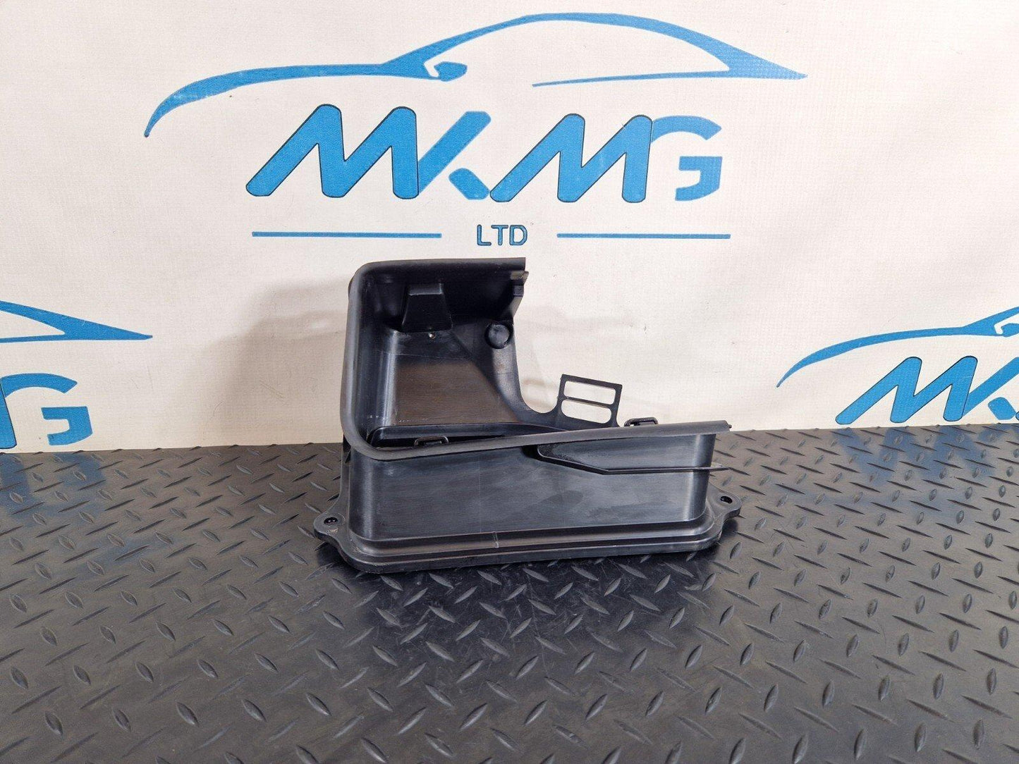 18-ON MERCEDES BENZ A CLASS W177 OEM AIR INTAKE DUCT HOUSING COVER A1778306000