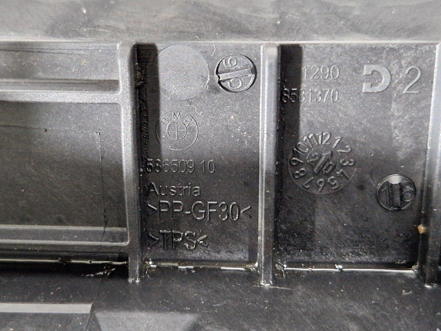 20-24 BMW 1 SERIES F40 GENUINE ENGINE CONTROL UNIT ECU HOLDER BRACKET 8581370