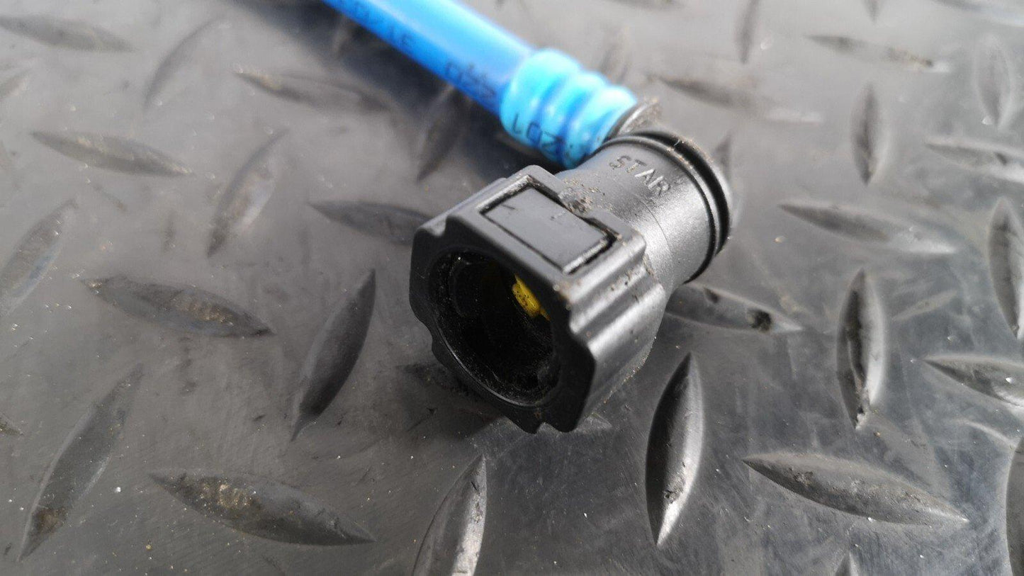 16-19 AUDI A4 B9 S-LINE GENUINE 2.0TDI SALOON FUEL RETURN PIPE 8W0201220