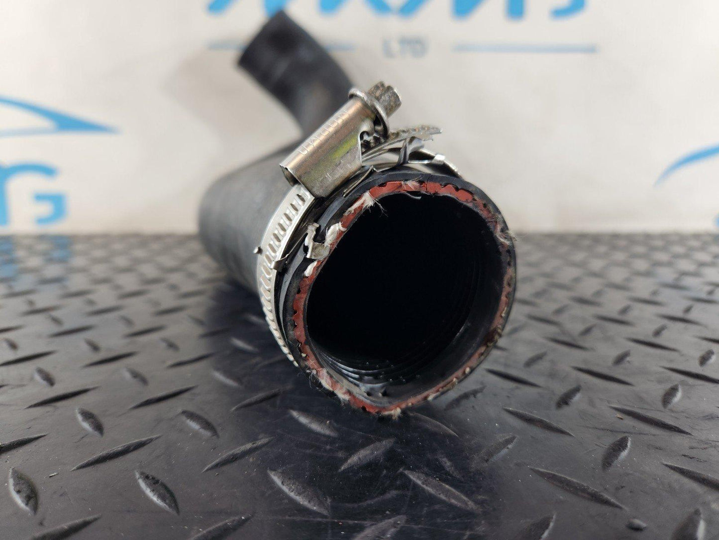 10-18 VW TOUAREG 7P 3.0 DIESEL INTERCOOLER PIPE HOSE