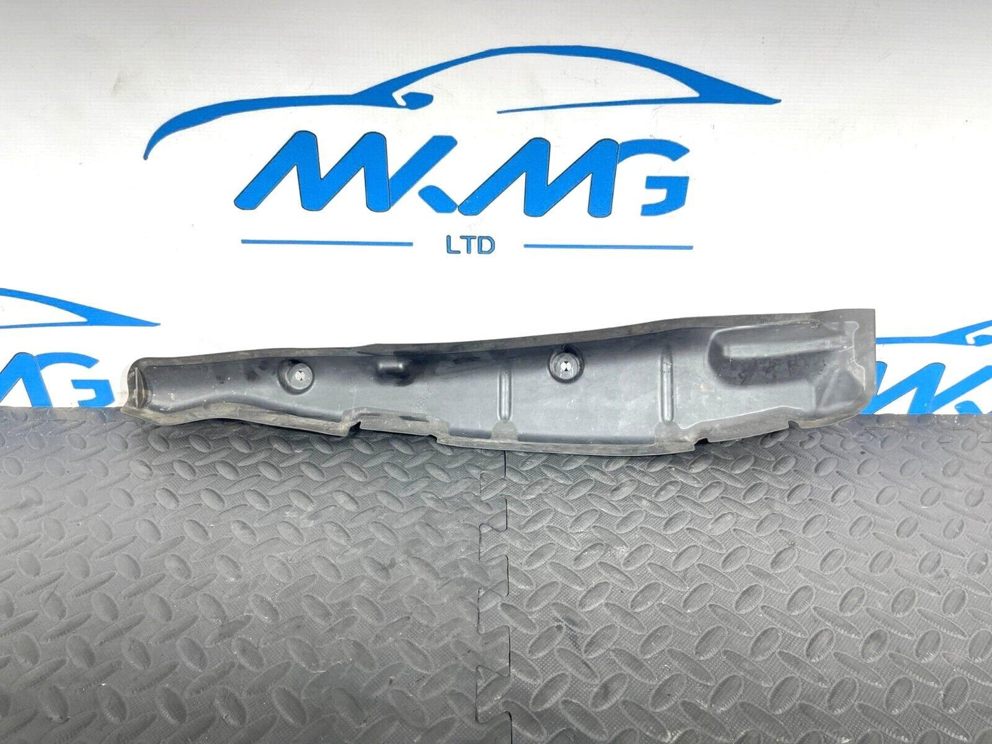 16-19 AUDI A4 B9 AVANT GENUINE FRONT RIGHT WING FILLER INSULATOR 8W0821112