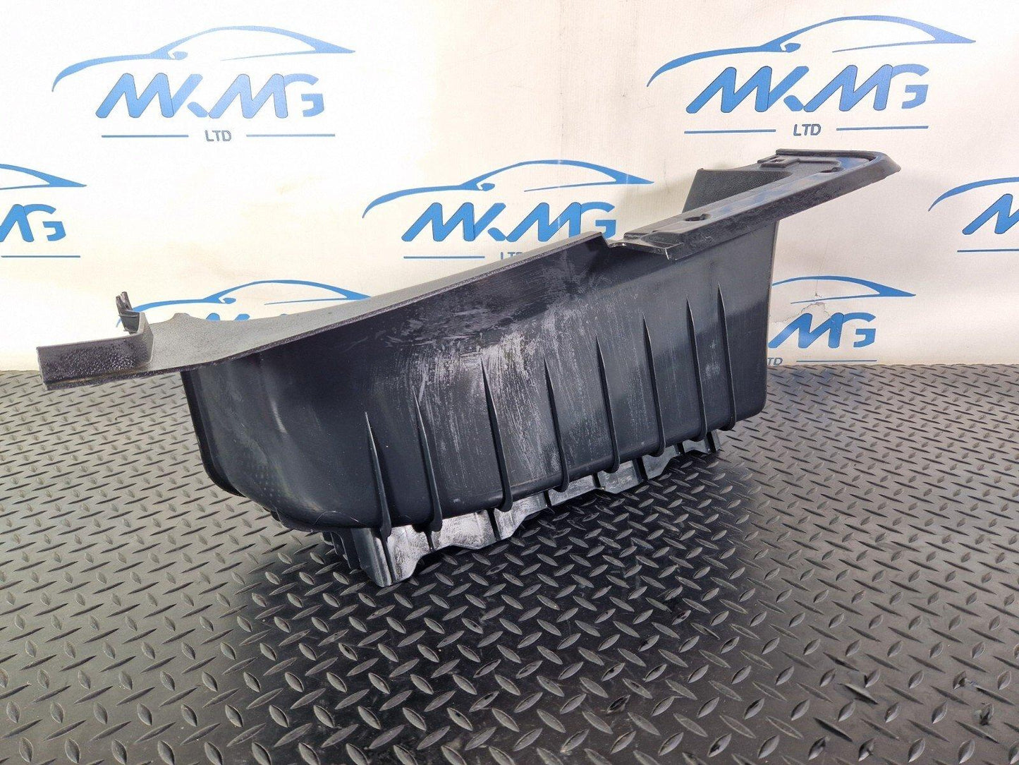 18-ON MERCEDES BENZ SPRINTER W907 W910 SIDE STEP TRIM LEFT SIDE A9106860100