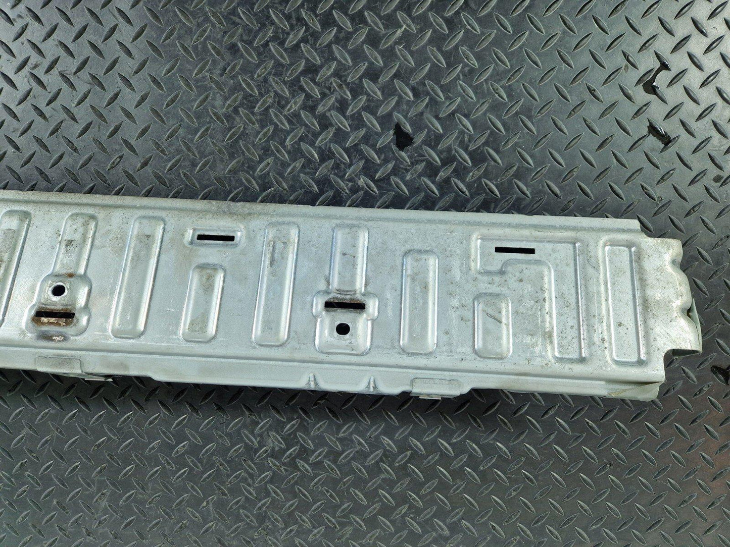 14-23 MERCEDES BENZ VITO W447 SLIDING DOOR STEP MOUNT RIGHT SIDE A4477303500
