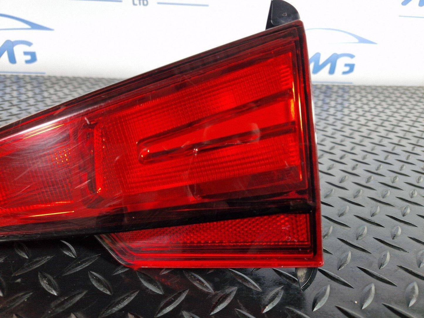 16-19 AUDI A4 B9 SALOON REAR RIGHT O/S/R INNER TAILGATE LIGHT 8W5945076A