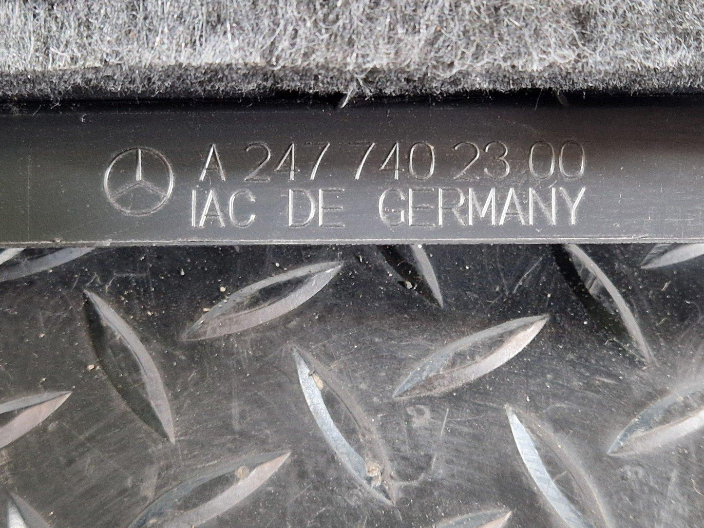 19-ON MERCEDES BENZ B CLASS W247 GENUITAILGATE BOOT PANEL COVER TRIM A2477402300