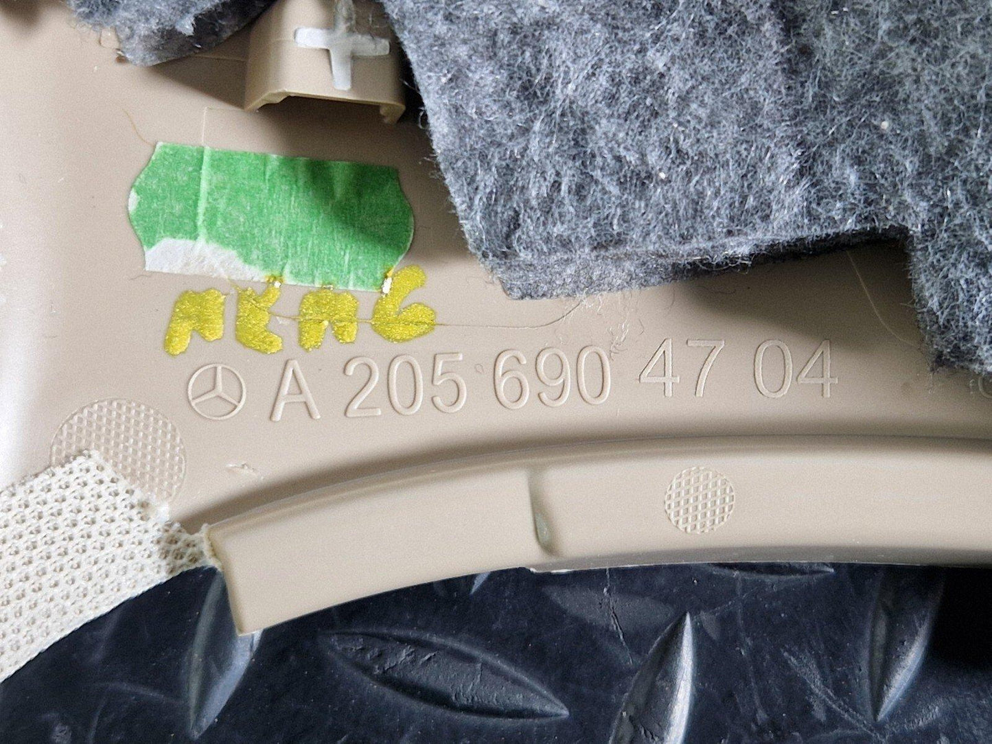 14-21 MERCEDES BENZ W205 ESTATE  REAR C-PILLAR TRIM PANEL LEFT SIDE A2056904704
