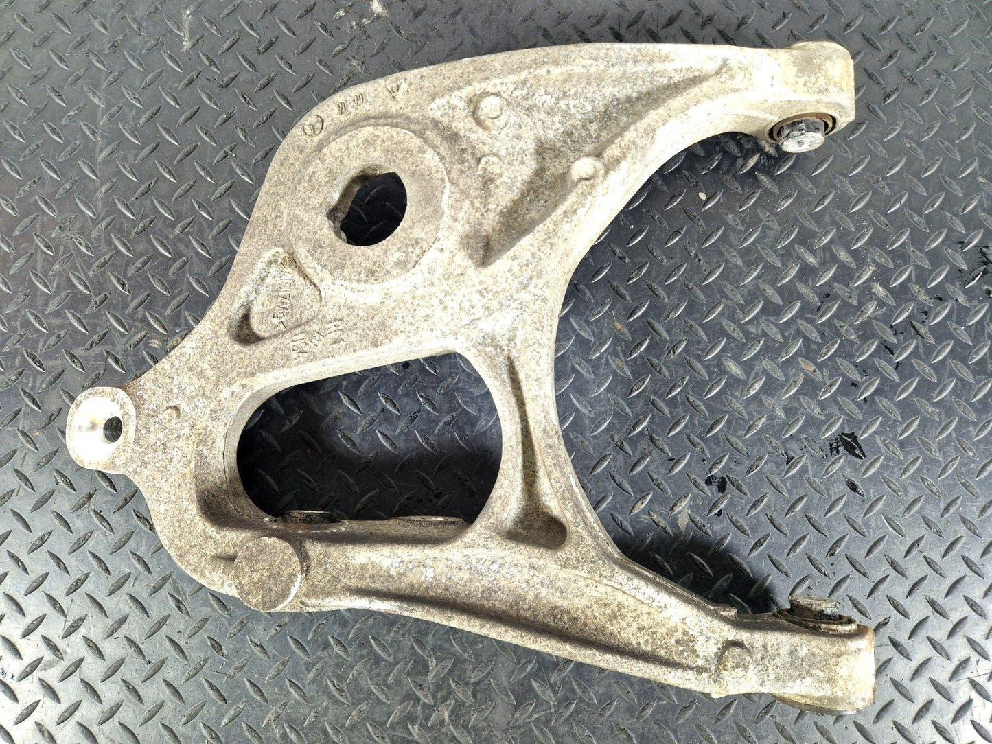 11-19 MERCEDES BENZ ML W166 OEM REAR RIGHT UPPER CONTROL ARM GENUINE A16606