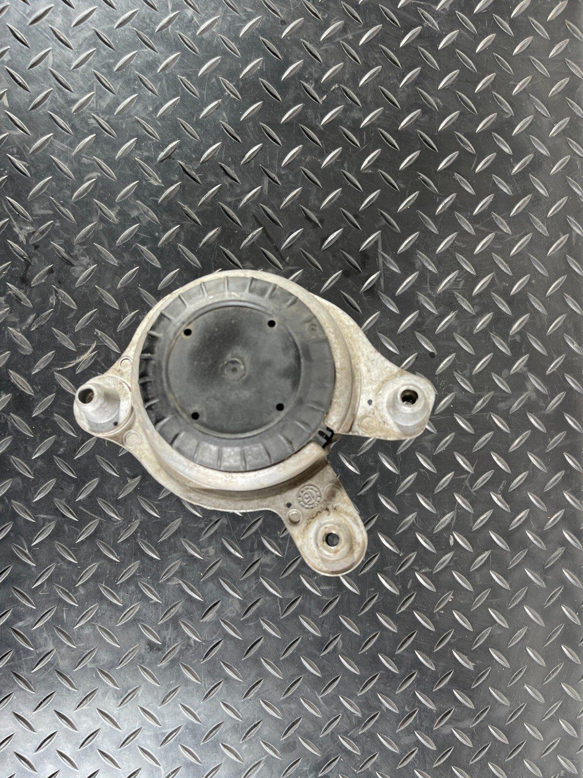 14-21 MERCEDES BENZ C350e W205 PETROL ENGINE SUPPORT MOUNT BRACKET A2052400200