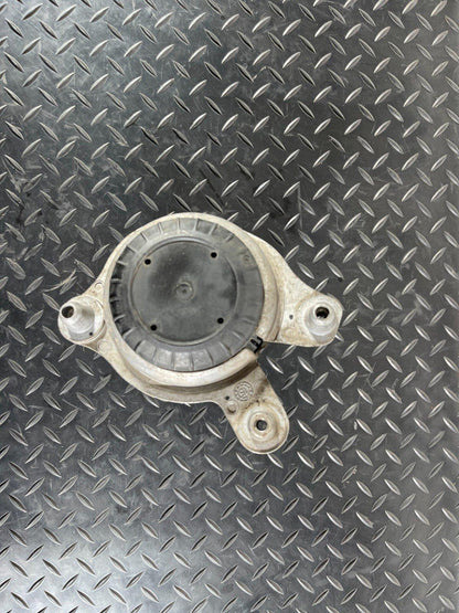 14-21 MERCEDES BENZ C350e W205 PETROL ENGINE SUPPORT MOUNT BRACKET A2052400200