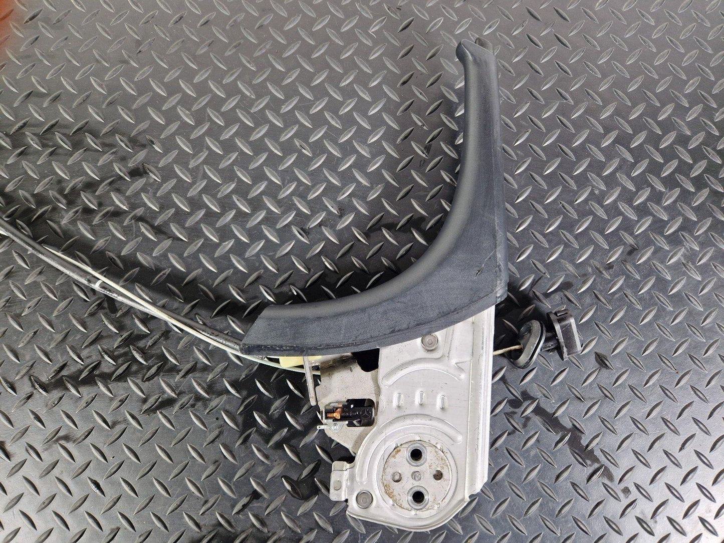 18-ON MERCEDES BENZ SPRINTER W907 W910 HANDBRAKE LEVER WITH CABLE A9064200212