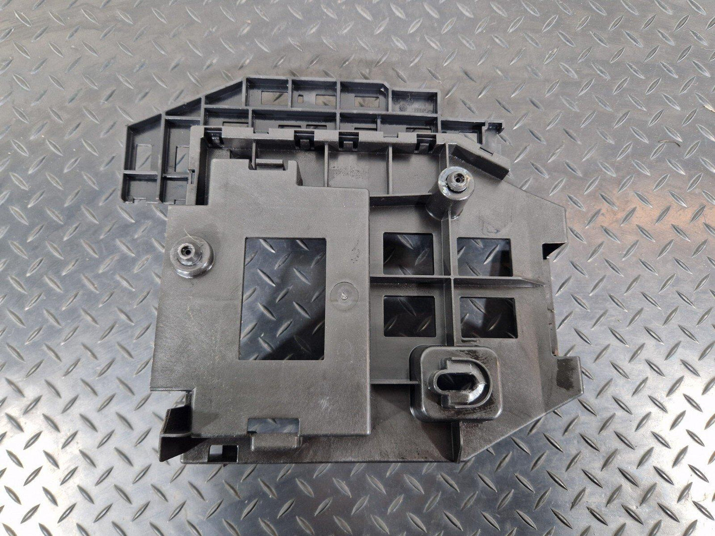 18-ON MERCEDES SPRINTER W907 W910 FOOTWELL FIREWALL CENTER BRACKET A9075451500