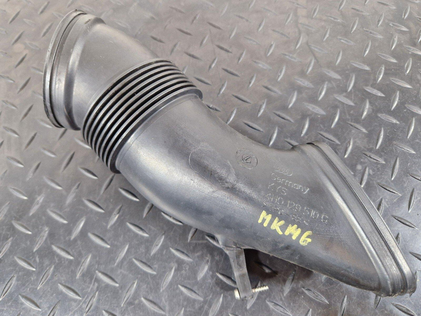 10-17 AUDI A8 4H FRONT RIGHT O/S AIR INTAKE MANIFOLD DUCT PIPE 4H0129510C