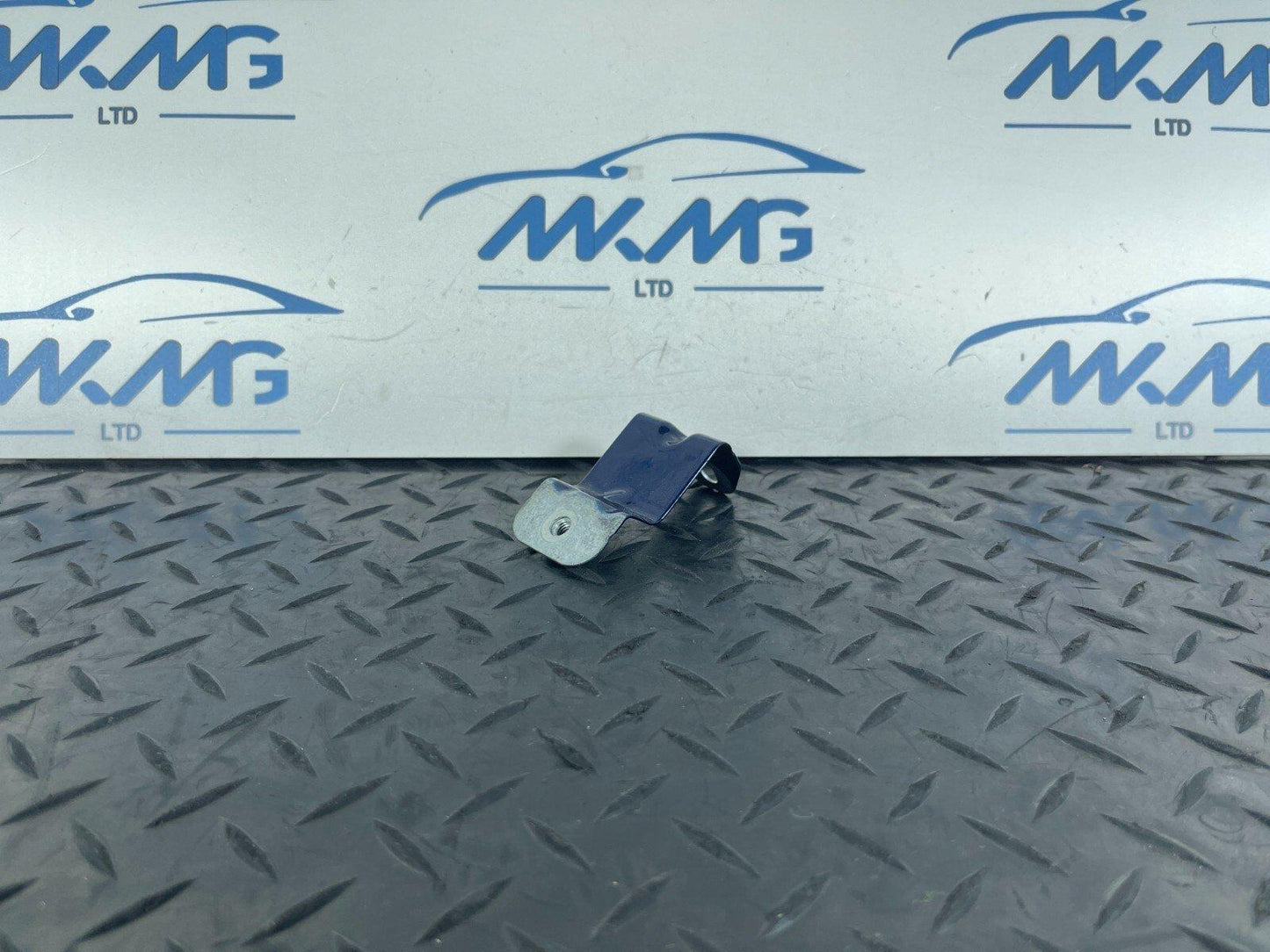 16-23 AUDI A5 F5 SPORTBACK S-LINE  WING FENDER BRACKET FRONT 8W6821471
