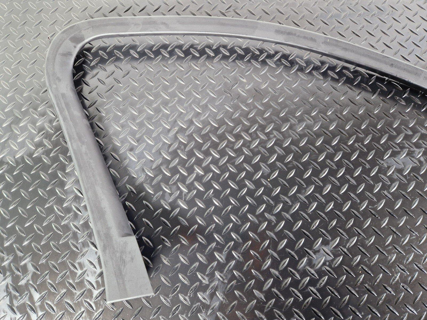 20-24 BMW 1 SERIES F40 FRONT LEFT WINDOW DOOR FRAME COVER 7464799