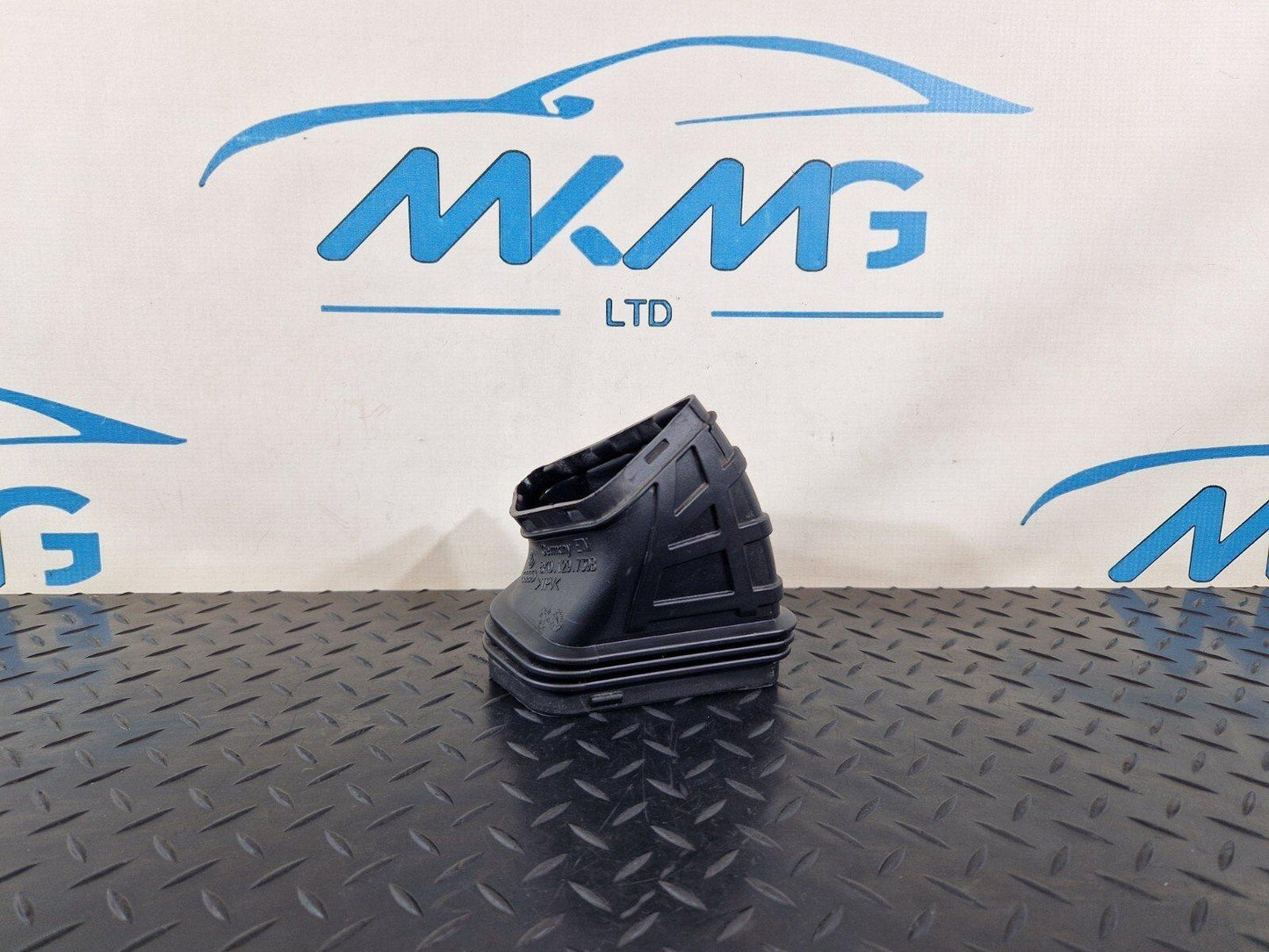 12-17 AUDI Q5 GENUINE OEM AIR INTAKE DUCT PIPE TUBE 8K0129739B