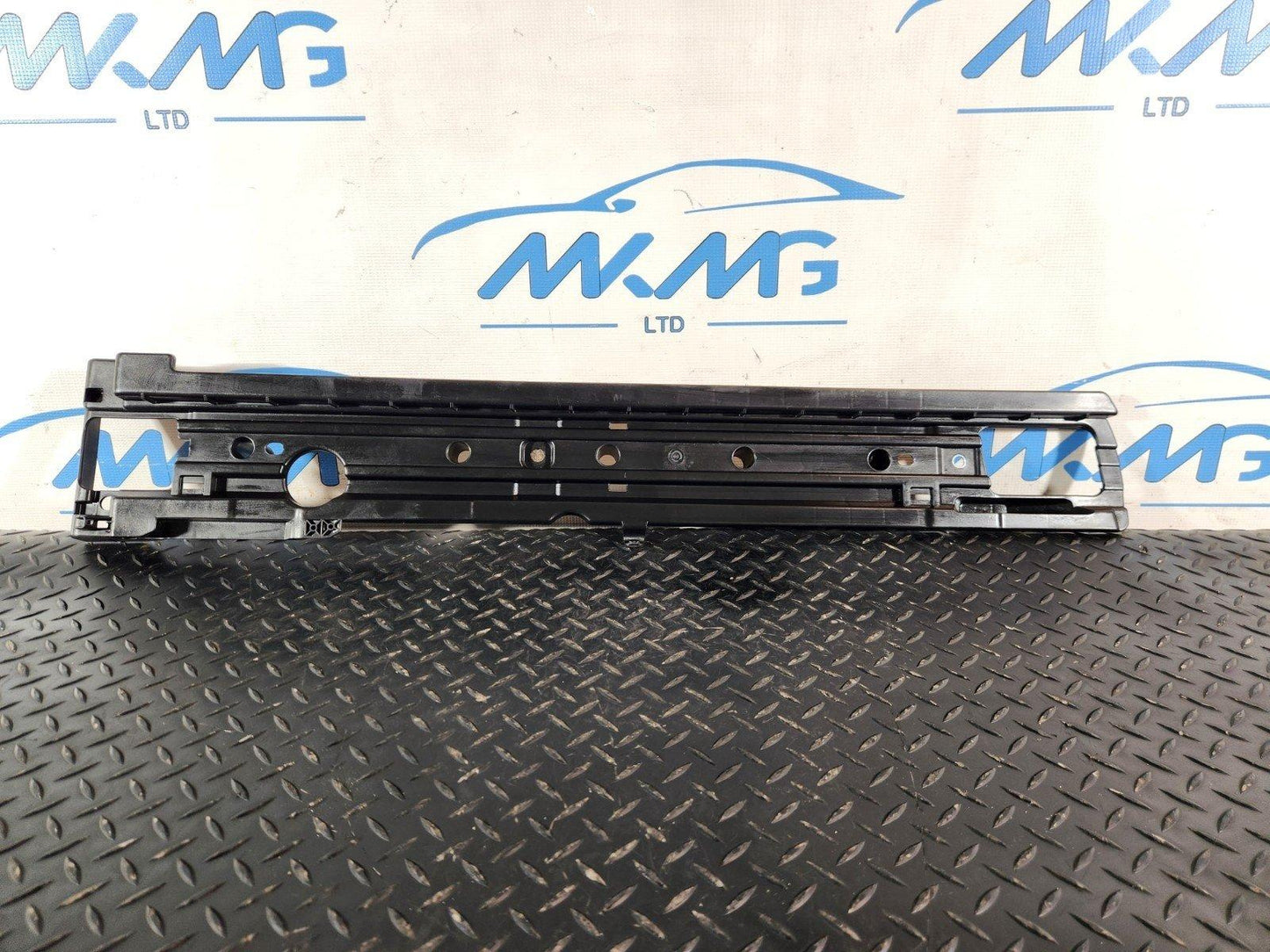 10-18 VW TOUAREG 7P REAR TRUNK BOOT RIGHT RAIL SUPPORT BRACKET HOLDER 7P0863600A