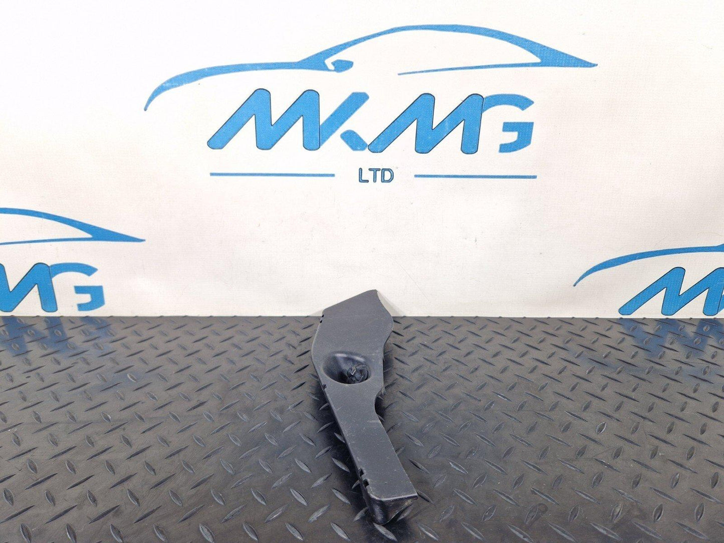 16-19 AUDI A4 B9 REAR RIGHT UNDERBODY SPLASH GUARD SHIELD COVER OEM 8W0825214