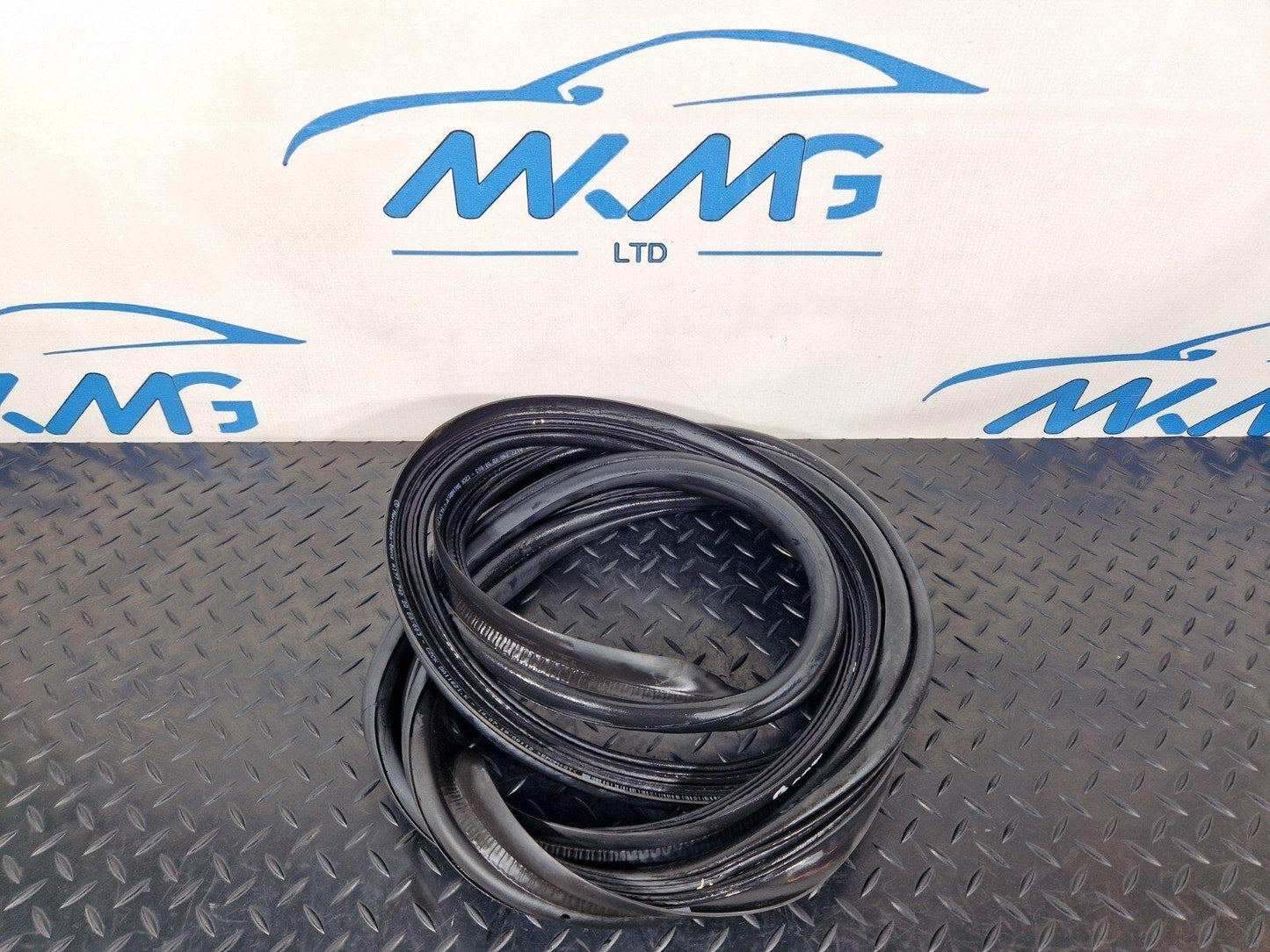 MERCEDES W177 A CLASS BOOT TRUNK LID TAILGATE RUBBER SEAL GASKET A1777402200