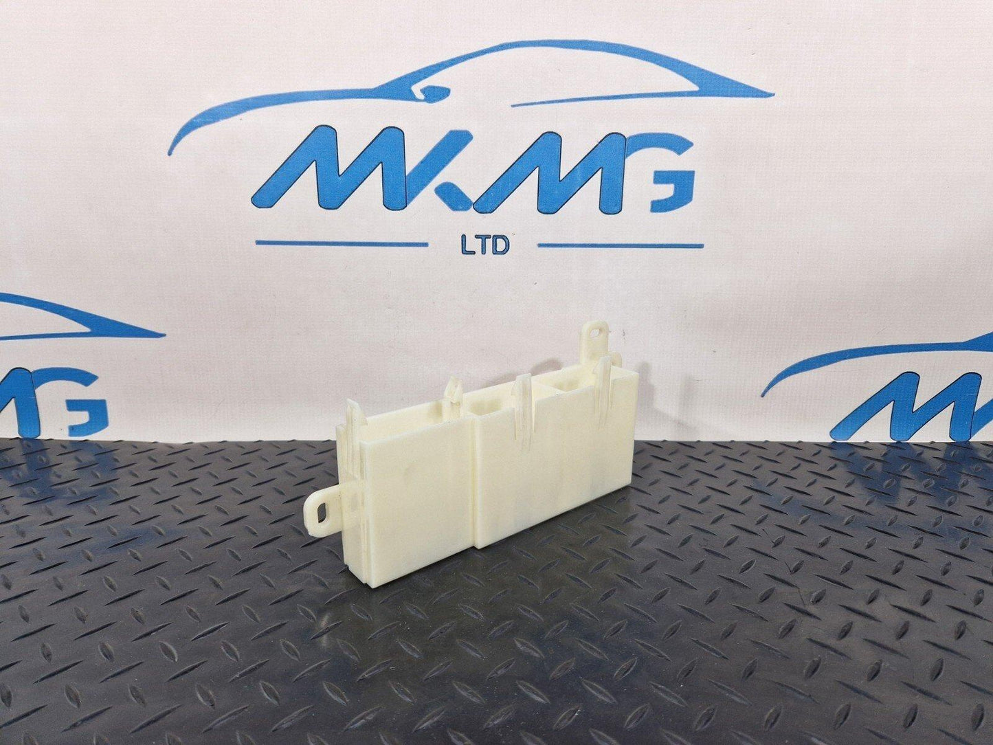 11-18 BMW 6 SERIES F06 LUGGAGE COMPARTMENT DEVICE HOLDER 9195794