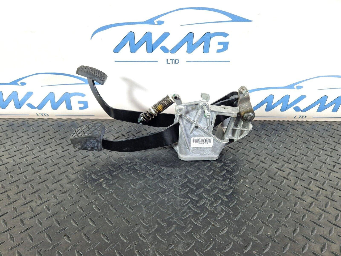14-21 MERCEDES BENZ C200 W205 OEM MANUAL CLUTCH BRAKE PEDAL A2052910101