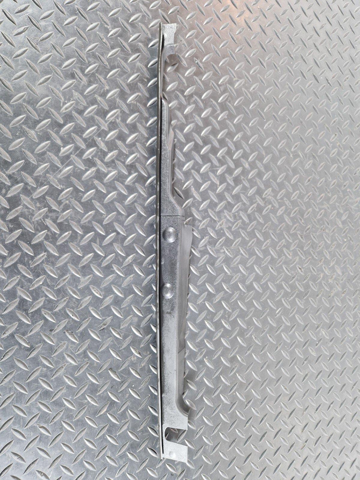 16-19 AUDI A4 B9 GENUINE FRONT RIGHT SIDE O/S WING FENDER COVER TRIM 8W0820582