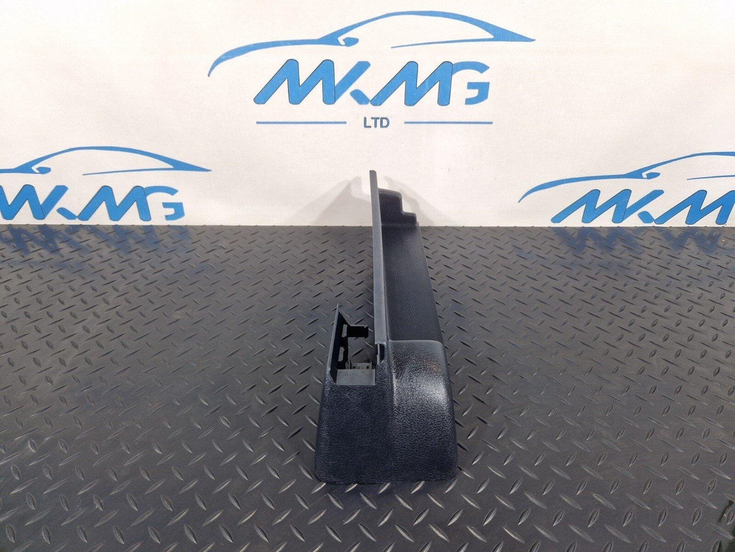 19-ON MERCEDES B CLASS W247 FRONT SEAT GUIDE RAIL COVER A2479190100