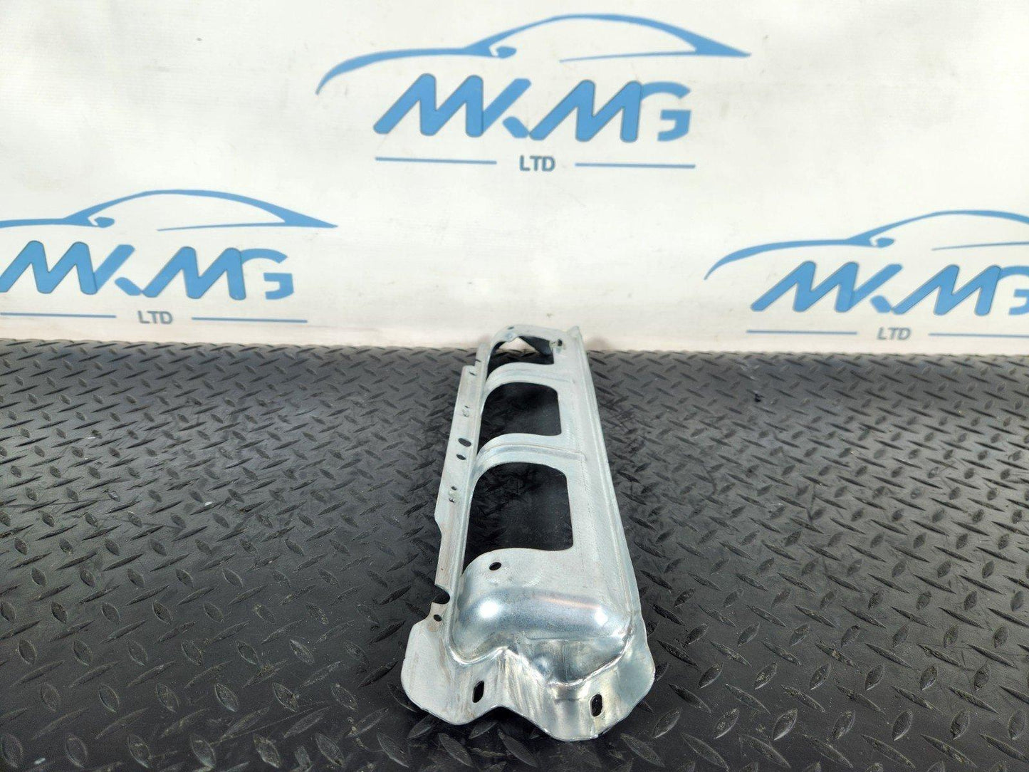 11-19 MERCEDES BENZ ML W166 GENUINE DASHBOARD SUPPORT BRACKET A1666890014