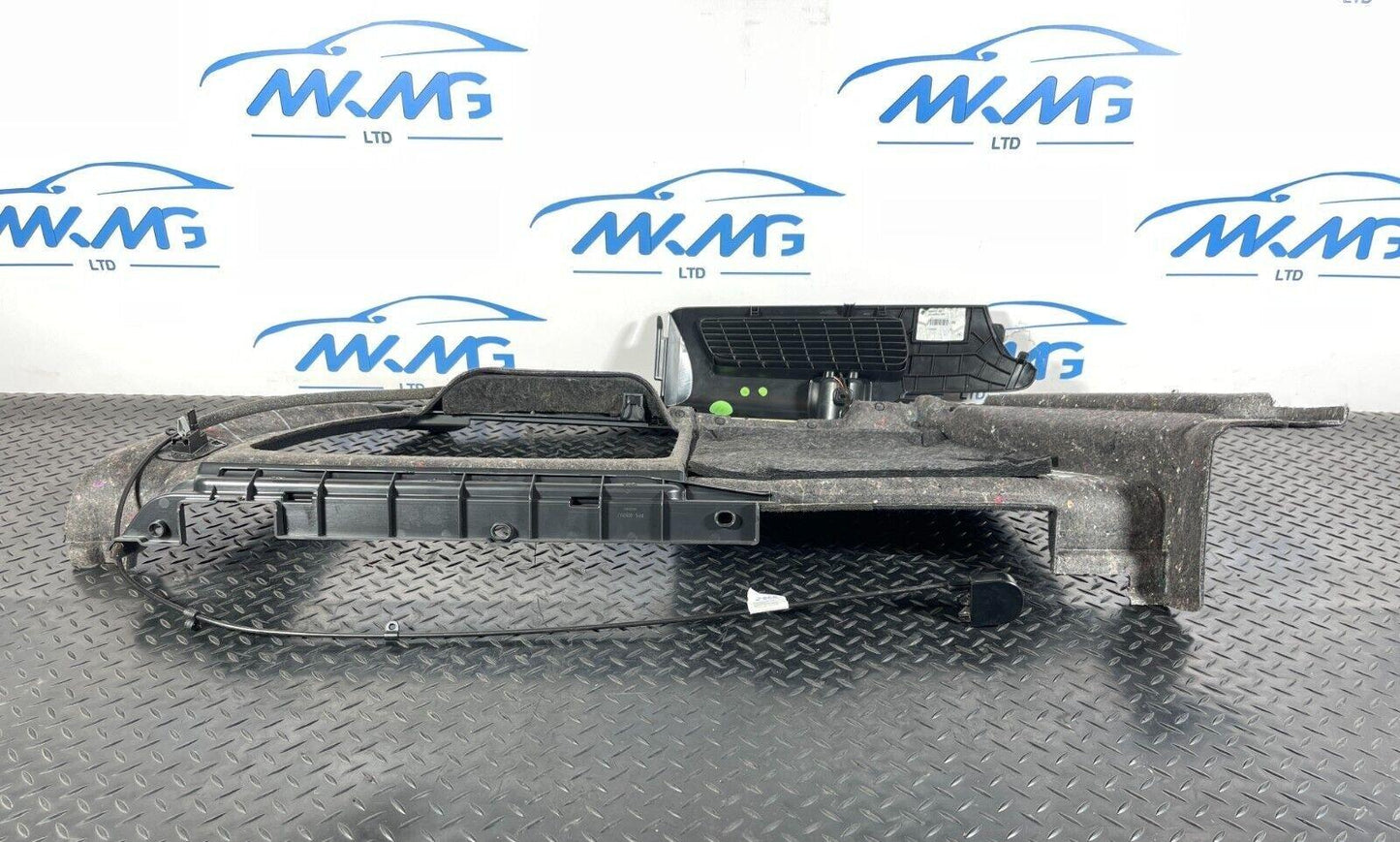 16-19 AUDI A4 B9 STATE GENUINE REAR RIGHT DRIVER SIDE BOOT TRIM PANEL 8W9863880