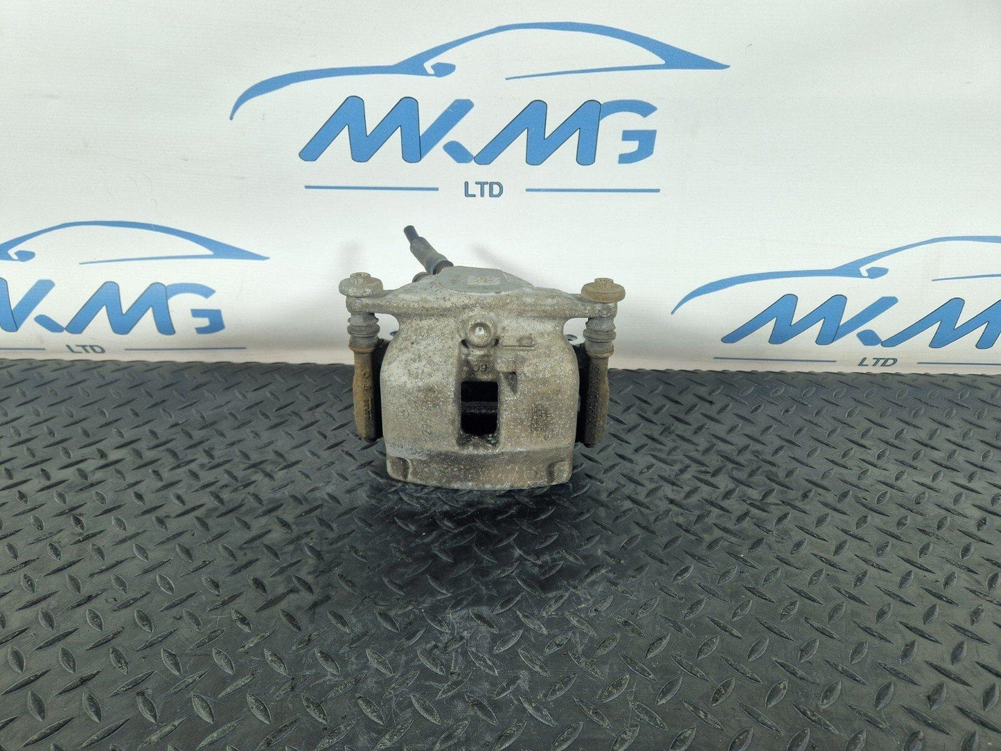 14-21 MERCEDES BENZ C200d W205 FRONT LEFT N/S BRAKE CALIPER A2054210581