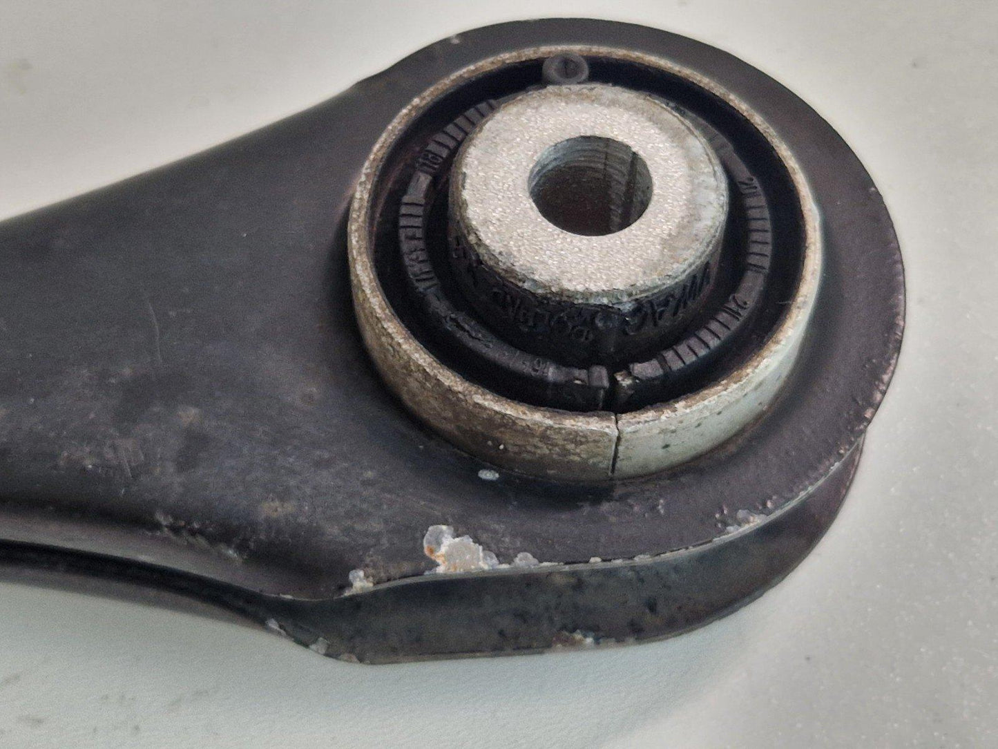 AUDI A4 B9 GENUINE REAR OS RIGHT LOWER CONTROL ARM 4M0505292D