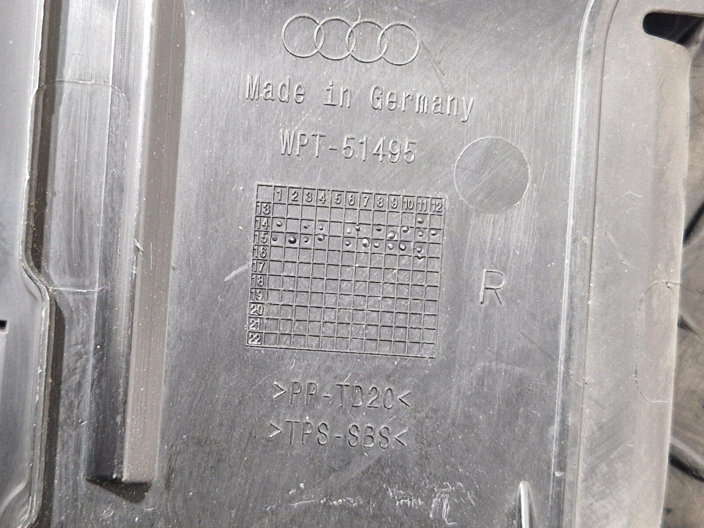 15-18 AUDI A7 4G GENUINE OEM FRONT LEFT N/S RADIATOR AIR GUIDE 4G8121284T