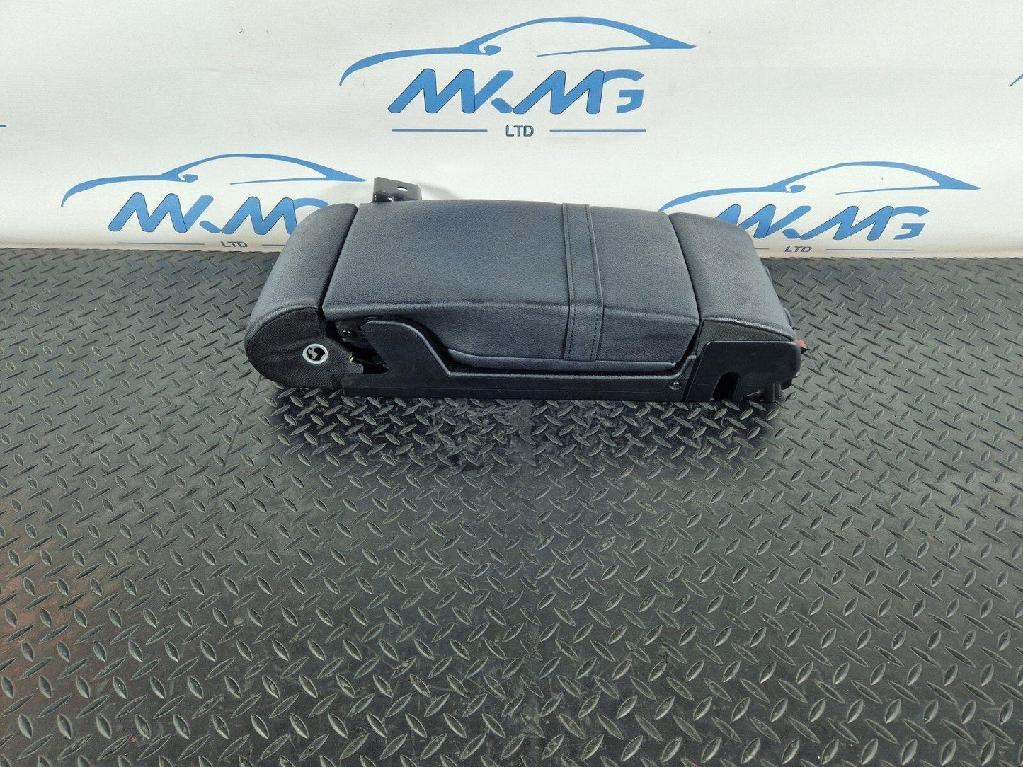 14-21 MERCEDES BENZ C300h W205 OEM REAR CENTER MIDDLE SEAT LEATHER ARM REST
