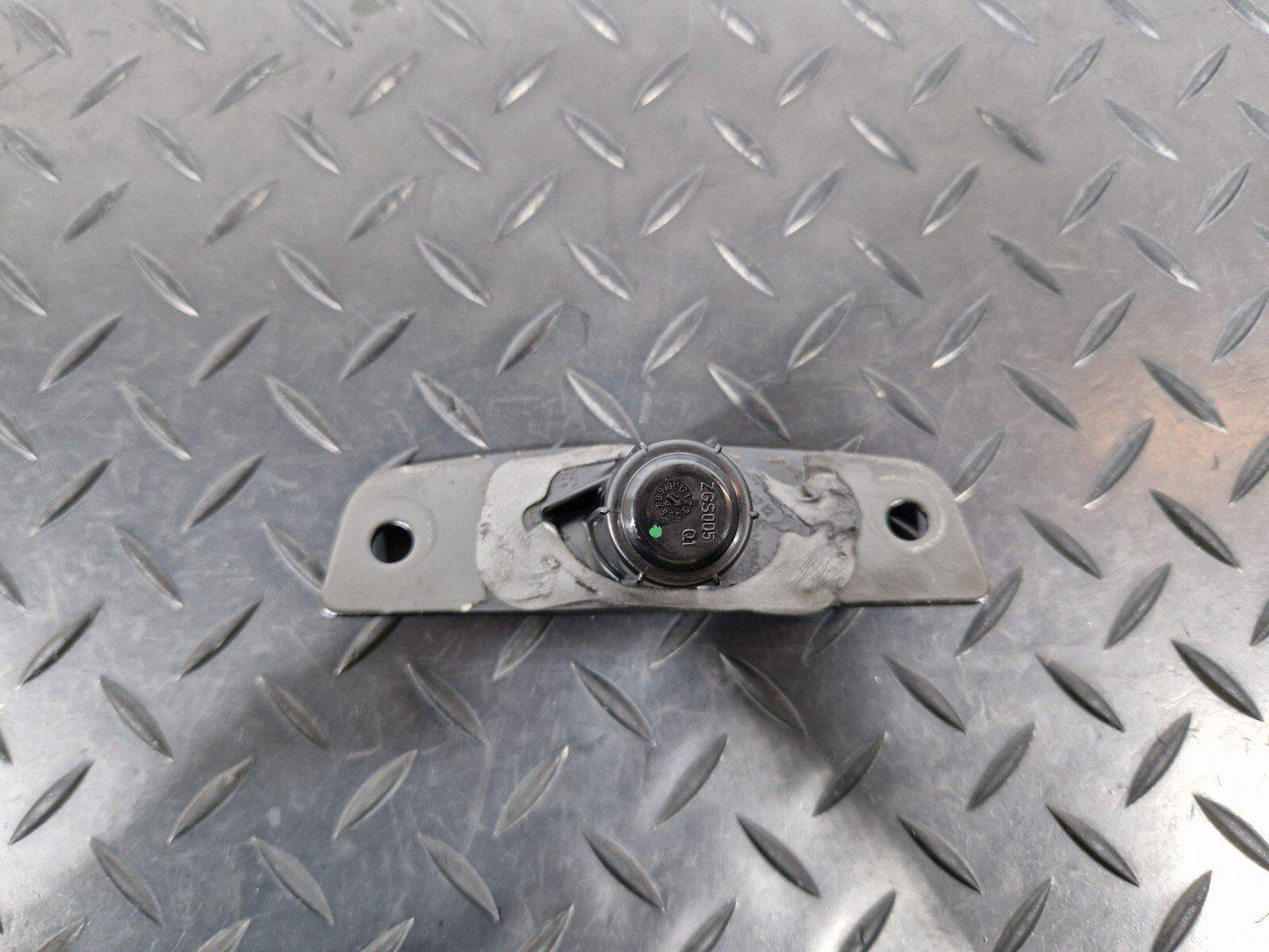 14-23 MERCEDES BENZ VITO W447 OEM WEDGE TYPE STOP PIN CATCH A6397660762