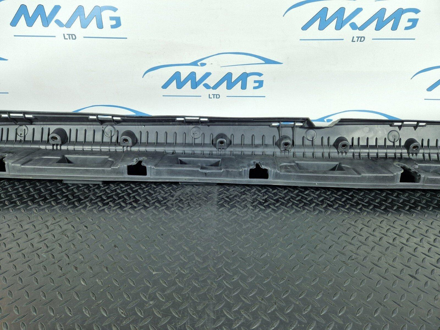 11-19 MERCEDES W166 RIGHT DRIVER SIDE SKIRT HOLDER BRACKET A1666900210 DAMAGED