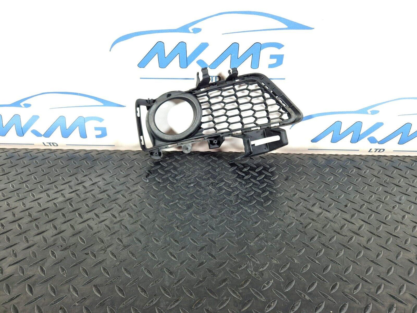 12-18 BMW 3 SERIES F30 LCI GENUINE FRONT BUMPER RIGHT GRID GRILLE TRIM 8062632