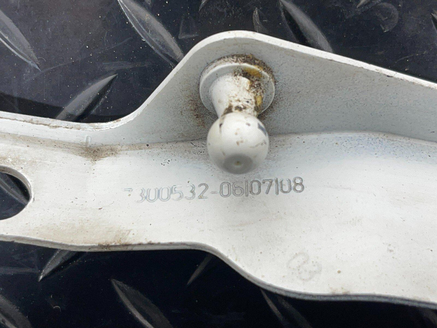 14-21 BMW 2 SERIES ACTIVE TOURER F45 DRIVER SIDE BONNET STRUT HOLDER 7300532