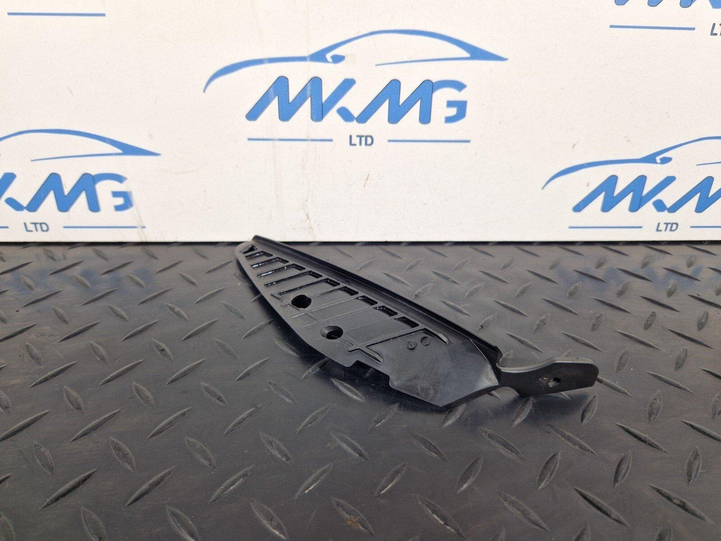 16-24 AUDI A5 F5 CONVERTIBLE FRONT RIGHT O/S MUD DEFLECTOR COVER TRIM 1402000014