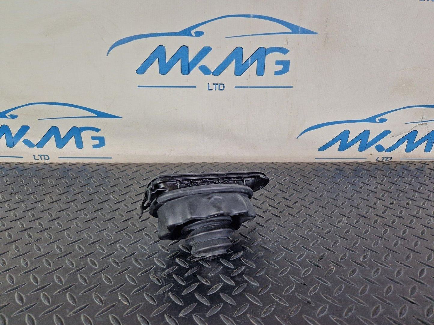 16-19 AUDI A4 B9 S-LINE OEM GENUINE GEARSTICK RUBBER SEAL TRIM 8W0711406