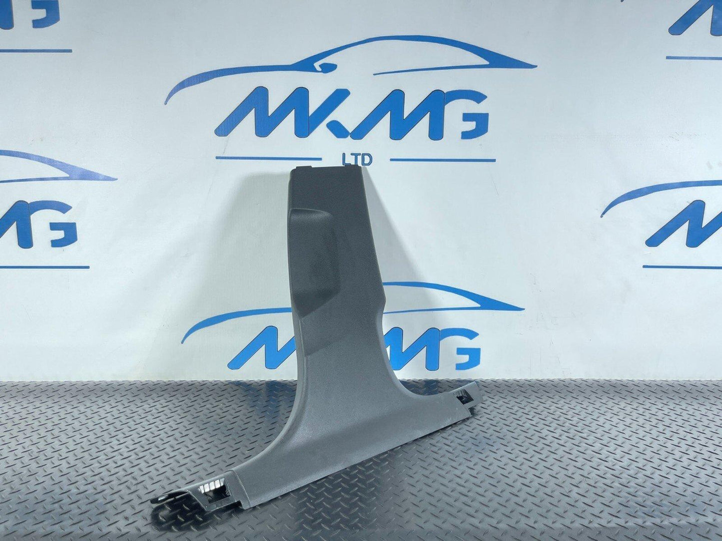 16-19 AUDI A4 B9 GENUINE FRONT RIGHT DRIVER SIDE B-PILLAR TRIM 8W0867240
