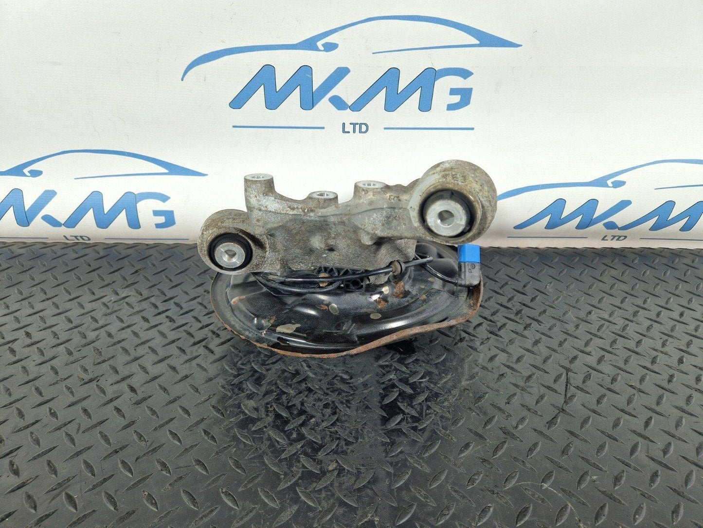 13-19 MERCEDES BENZ CLA C117 GENUINE OEM REAR RIGHT O/S WHEEL HUB A2460406