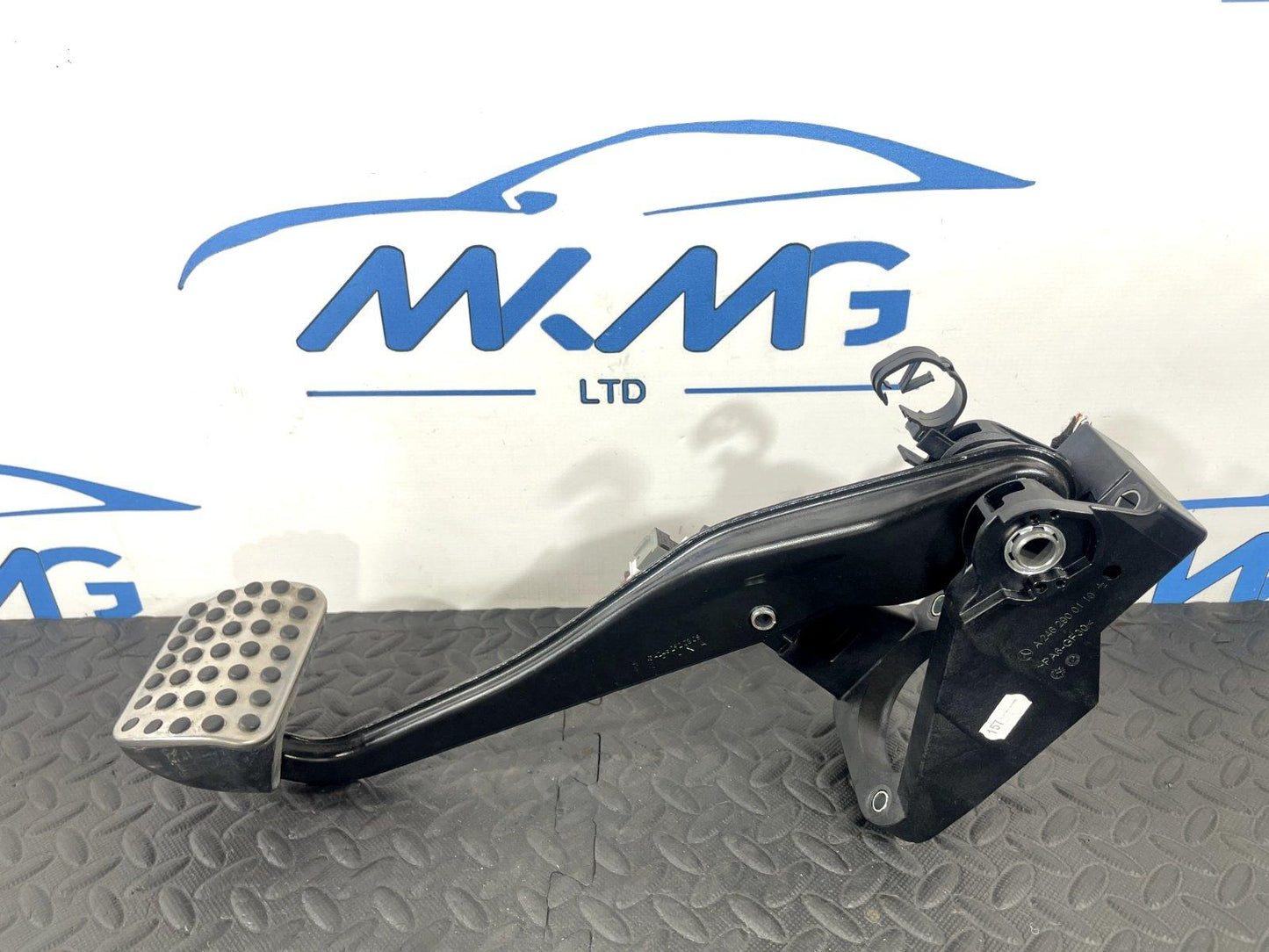 12-18 MERCEDES BENZ A CLA CLASS C117 W176 GENUINE BRAKE PEDAL A2462901401