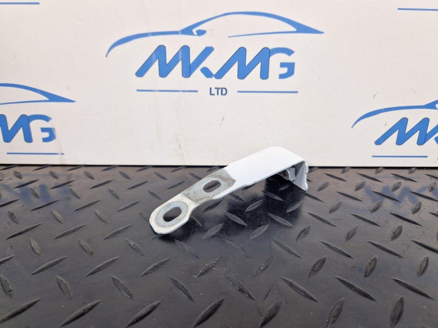 16-23 AUDI S5 COUPE GENUINE WING FENDER BRACKET FRONT RIGHT 8W6821434