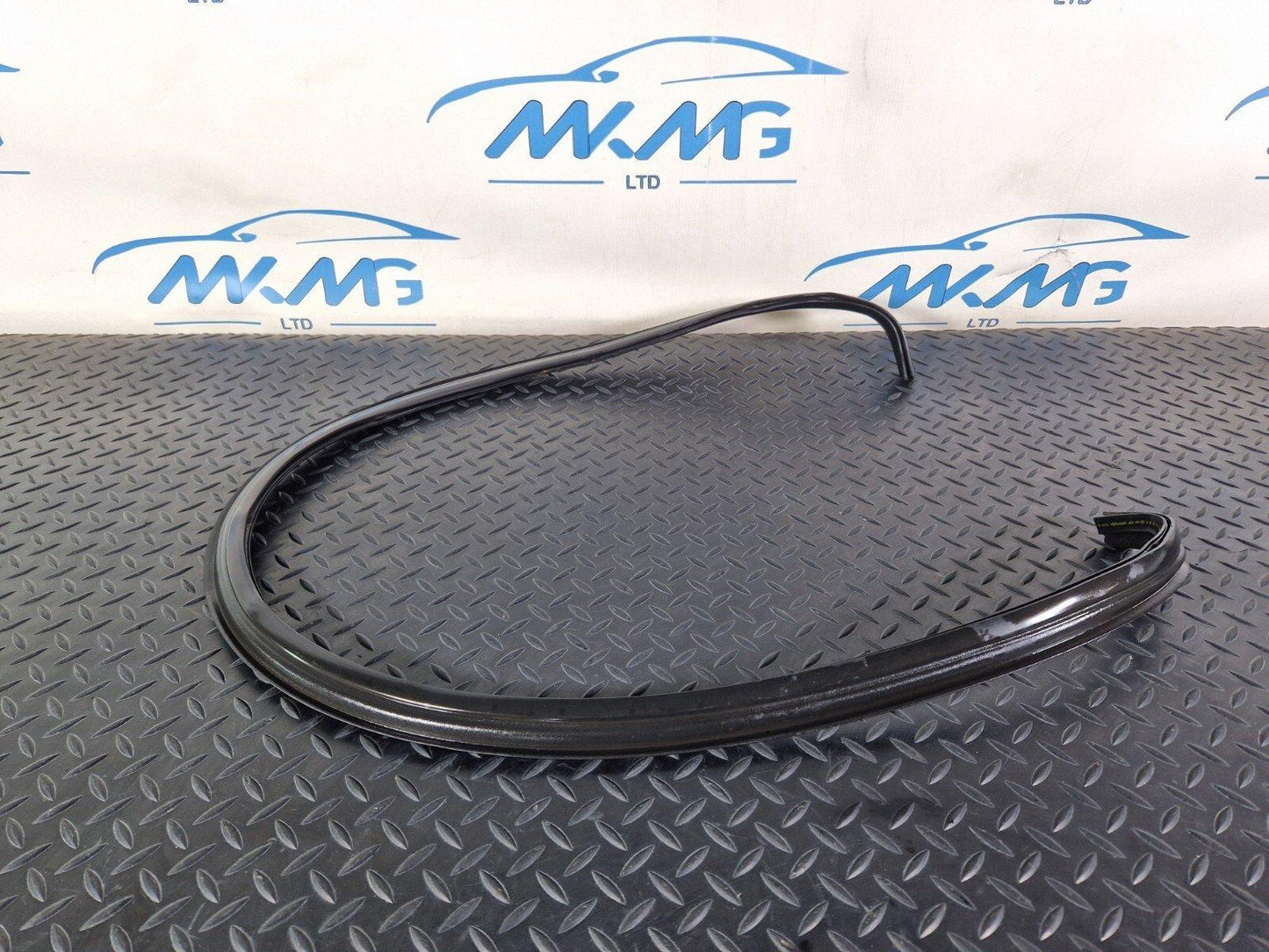 18-ON MERCEDES BENZ SPRINTER W907 OEM BONNET RUBBER SEAL A9108870000