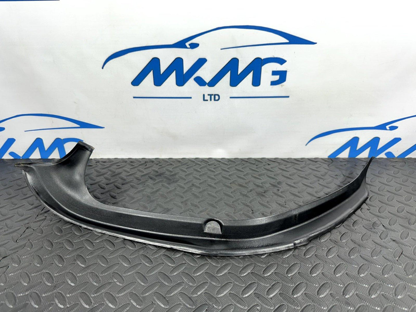 14-21 MERCEDES BENZ C CLASS GENUINE REAR PASSENGER SIDE BOOT WATER DRIP TRIM