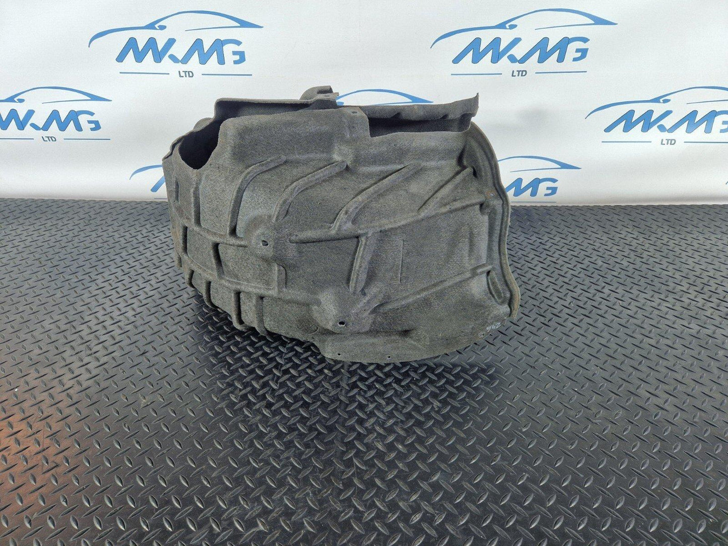 16-19 AUDI A4 B9 GENUINE REAR LEFT WHEEL ARCH 8W0810171F